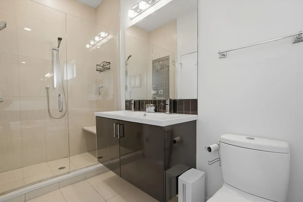 1521 West Fry Street Chicago IL 60642