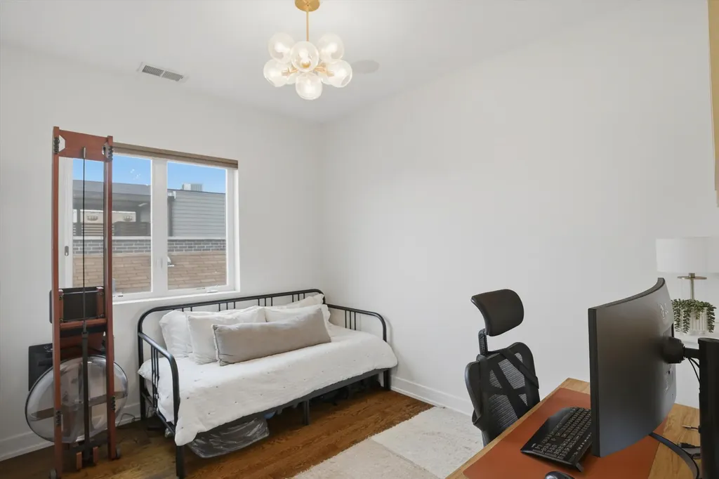 1521 West Fry Street Chicago IL 60642