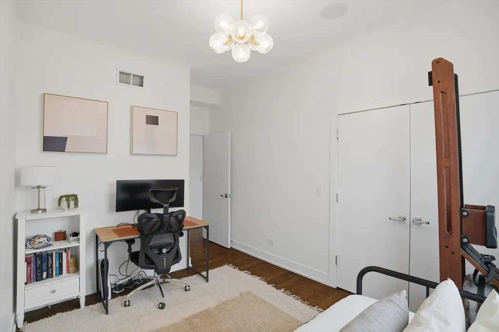 1521 West Fry Street Chicago IL 60642