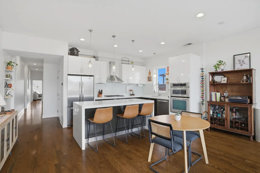1521 West Fry Street Chicago IL 60642