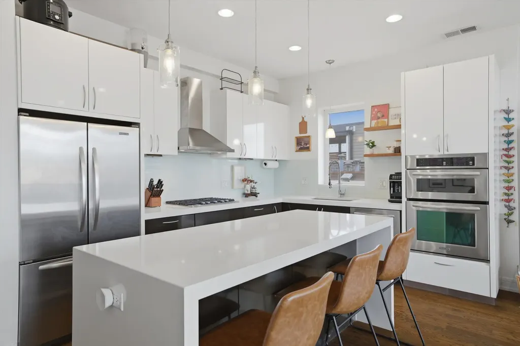 1521 West Fry Street Chicago IL 60642