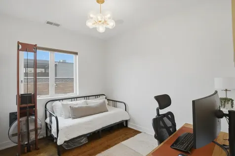 1521 West Fry Street Chicago IL 60642