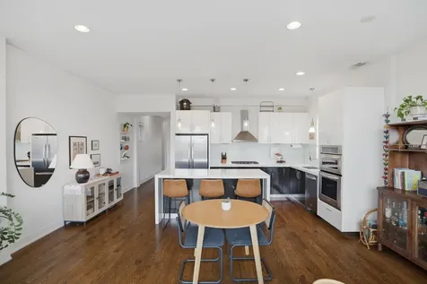 1521 West Fry Street Chicago IL 60642