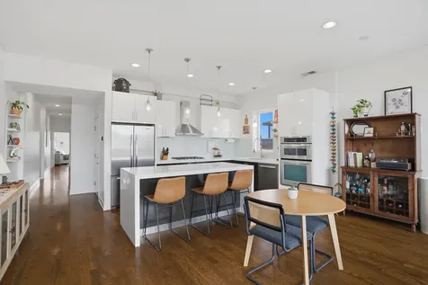 1521 West Fry Street Chicago IL 60642