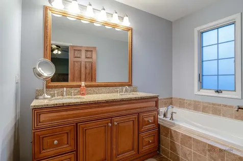285 Regency Court Unit B Court Wauconda IL 60084