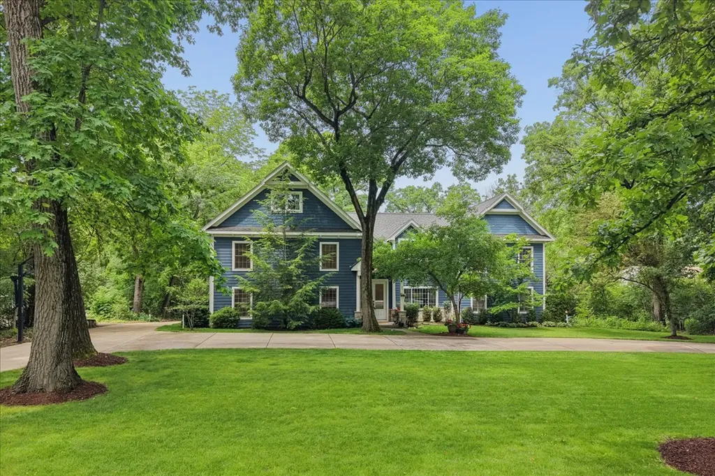 821 Oak Spring Lane Libertyville IL 60048