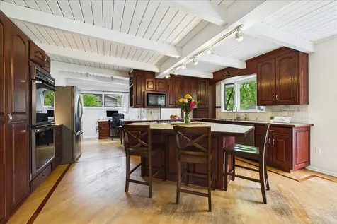 821 Oak Spring Lane Libertyville IL 60048