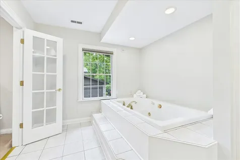 821 Oak Spring Lane Libertyville IL 60048