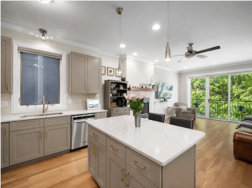 2431 West Walton Street Chicago IL 60622