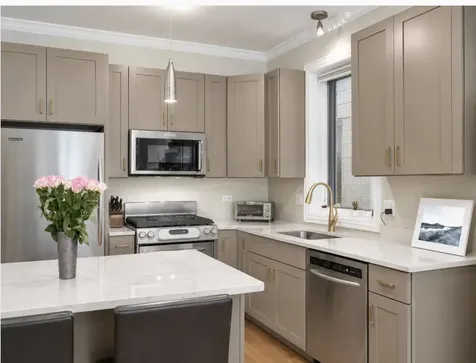 2431 West Walton Street Chicago IL 60622