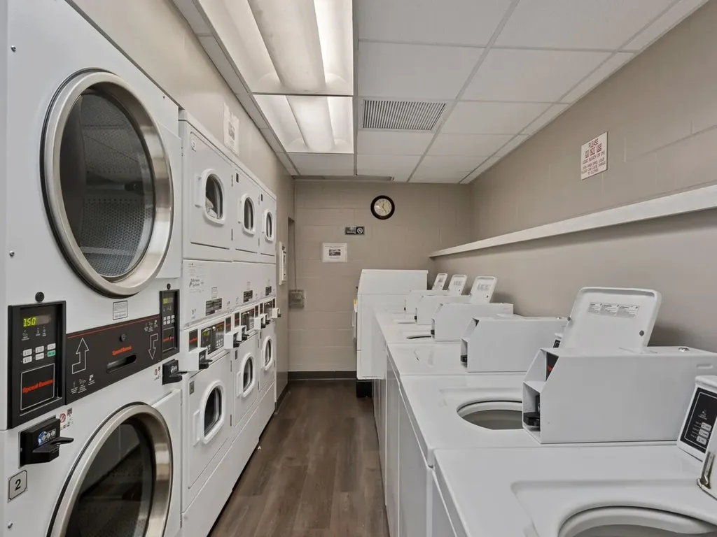 1555 North Sandburg Terrace Chicago IL 60610