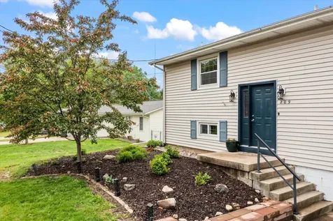 209 North Jefferson Street Mahomet IL 61853