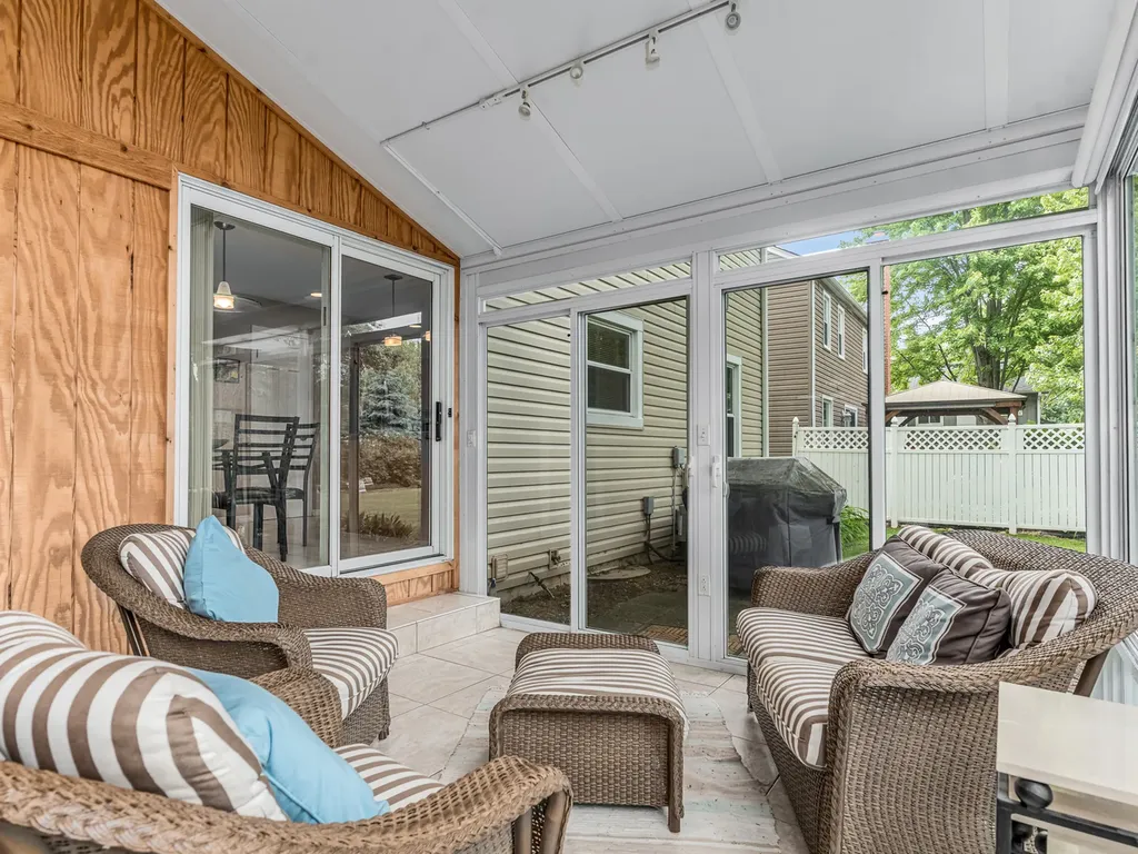 1813 Clyde Drive Naperville IL 60565