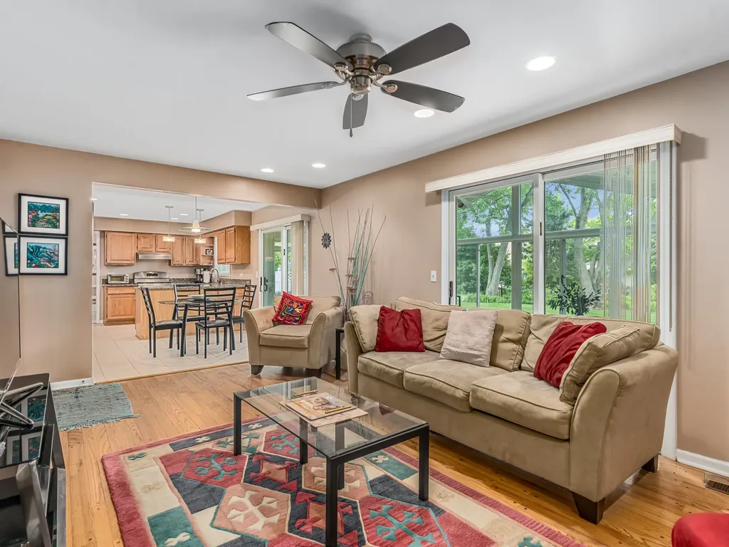 1813 Clyde Drive Naperville IL 60565