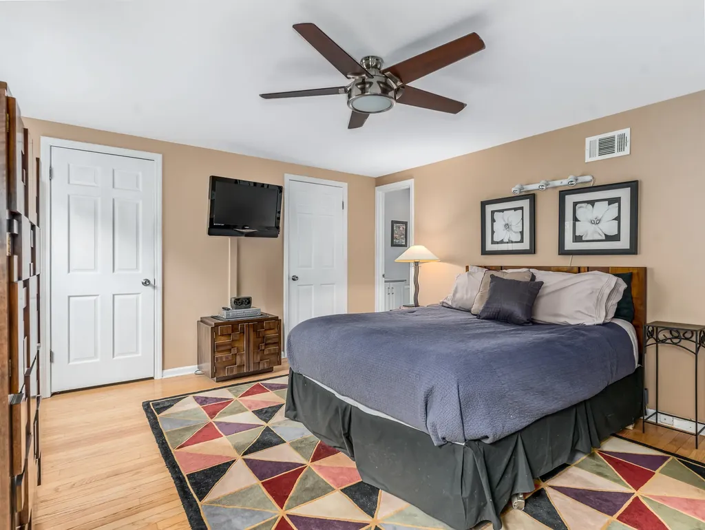 1813 Clyde Drive Naperville IL 60565