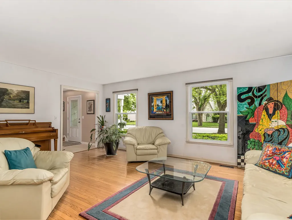 1813 Clyde Drive Naperville IL 60565