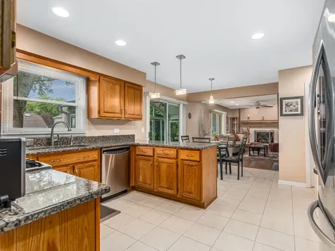 1813 Clyde Drive Naperville IL 60565