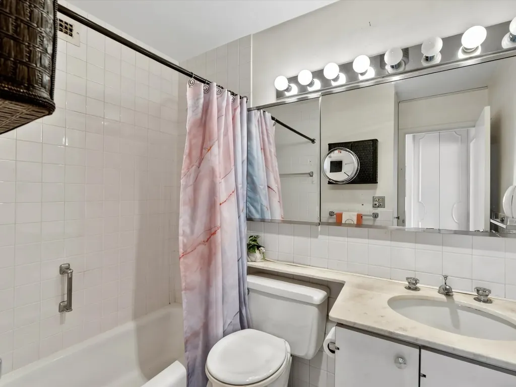5455 North Sheridan Road Chicago IL 60640