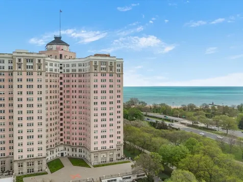 5455 North Sheridan Road Chicago IL 60640