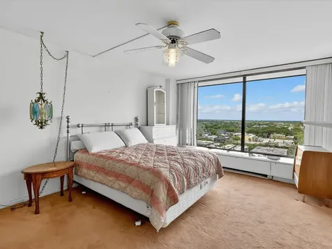 5455 North Sheridan Road Chicago IL 60640