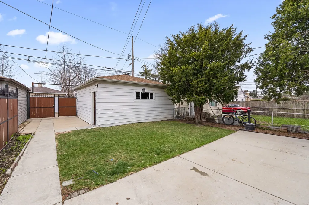 6145 West Fletcher Street Chicago IL 60634