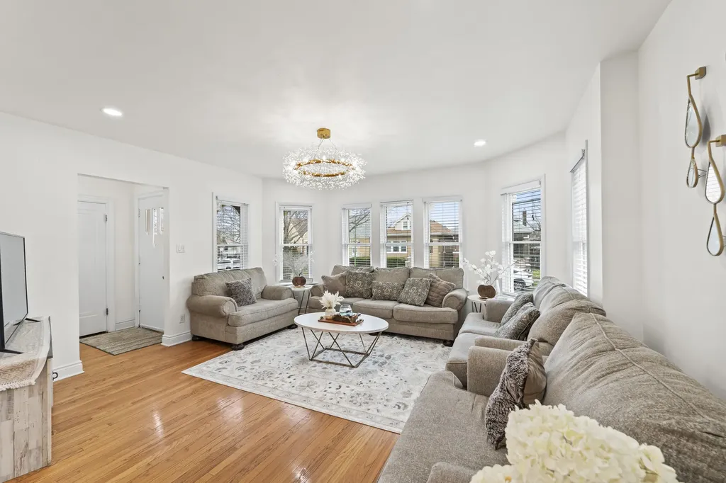 6145 West Fletcher Street Chicago IL 60634