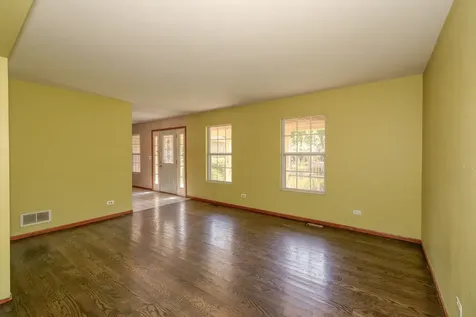 130 Canton Lane Streamwood IL 60107