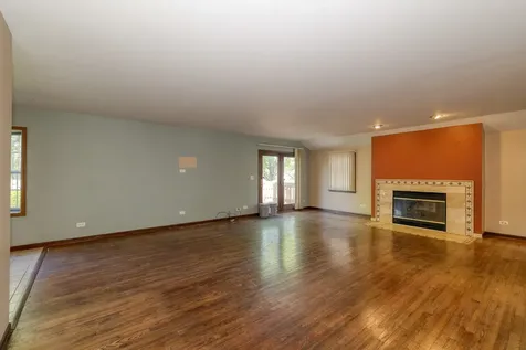130 Canton Lane Streamwood IL 60107