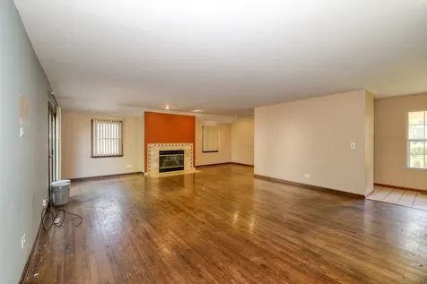 130 Canton Lane Streamwood IL 60107