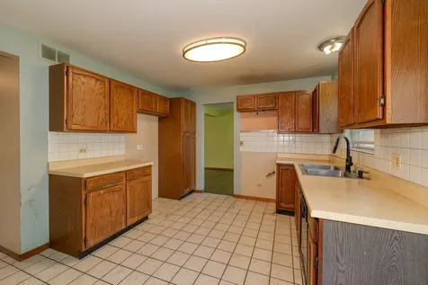 130 Canton Lane Streamwood IL 60107