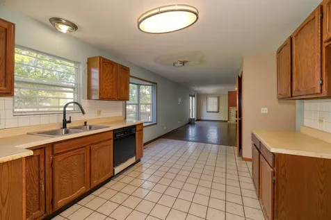 130 Canton Lane Streamwood IL 60107