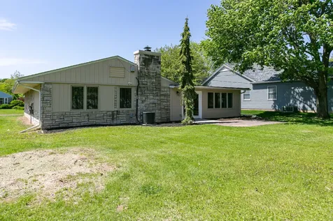 2908 26TH Street Moline IL 61265