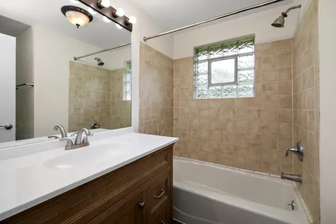 112 North El Dorado Drive Kankakee IL 60901