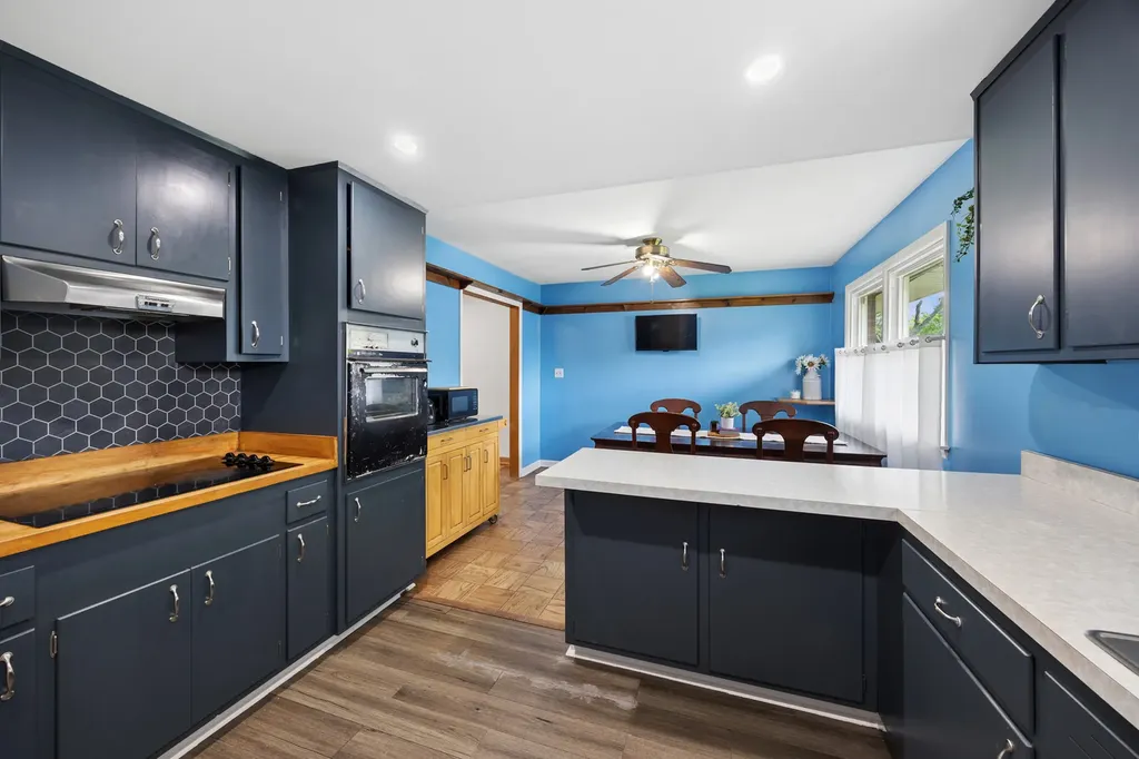 566 Michigan Avenue Aurora IL 60506