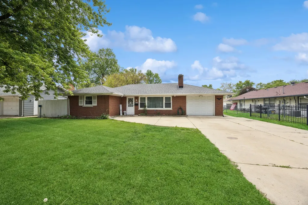 566 Michigan Avenue Aurora IL 60506