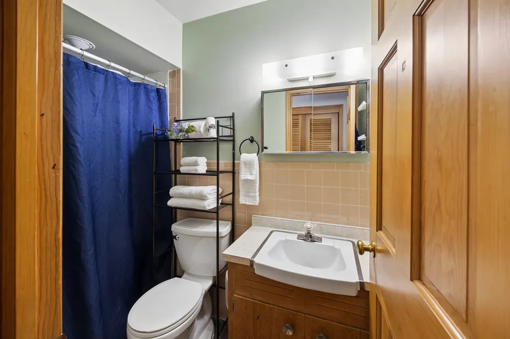 566 Michigan Avenue Aurora IL 60506