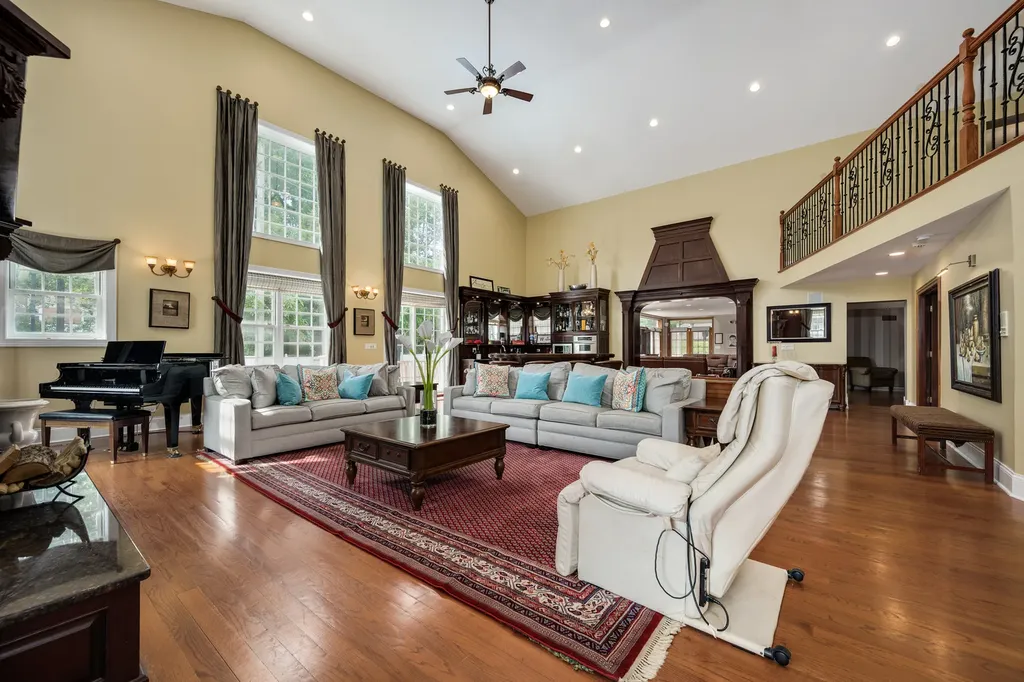 2851 West Rascher Avenue Chicago IL 60625
