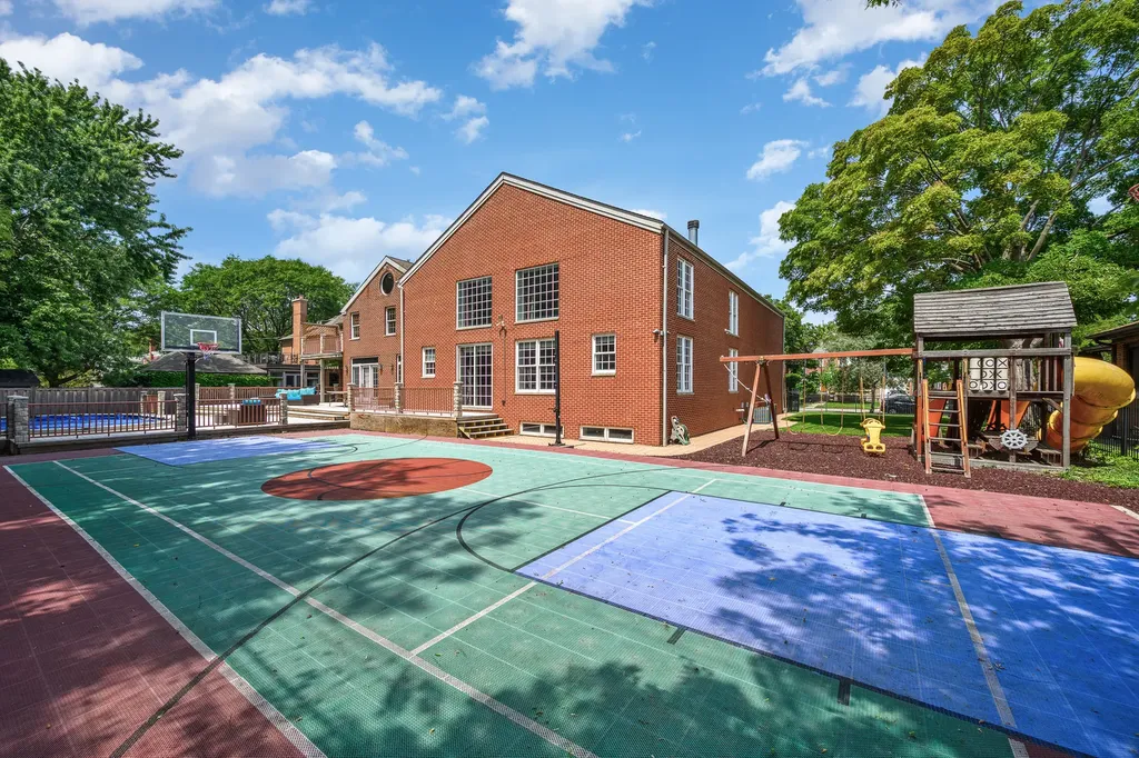 2851 West Rascher Avenue Chicago IL 60625