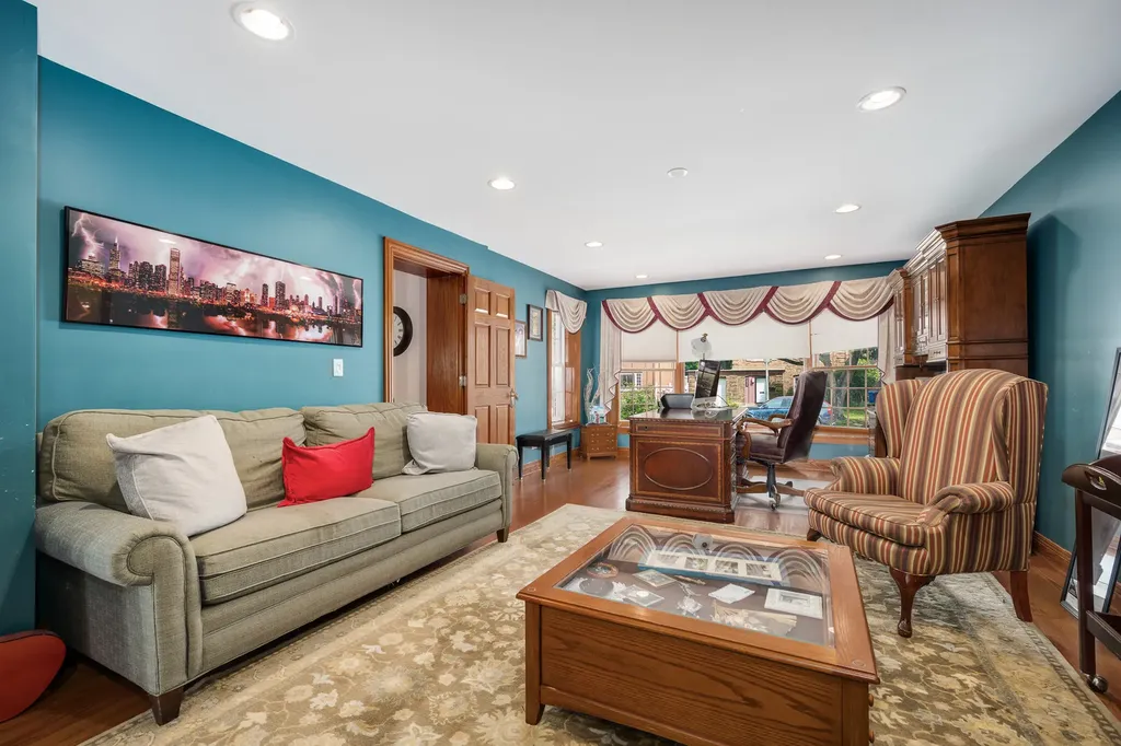 2851 West Rascher Avenue Chicago IL 60625