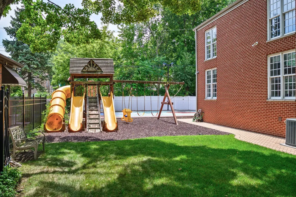 2851 West Rascher Avenue Chicago IL 60625