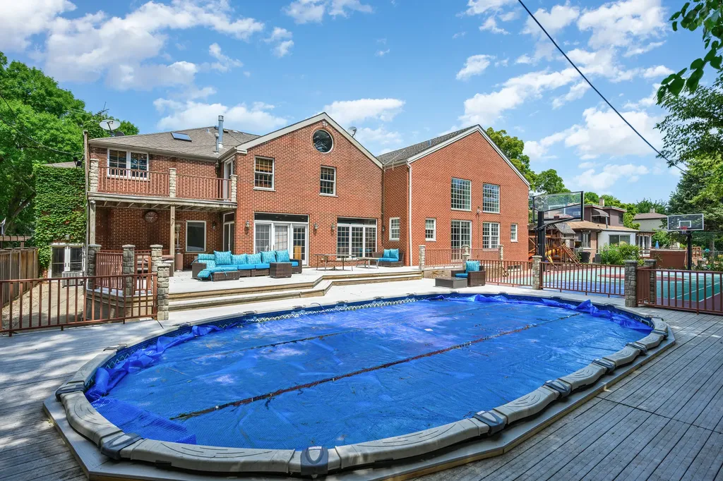 2851 West Rascher Avenue Chicago IL 60625