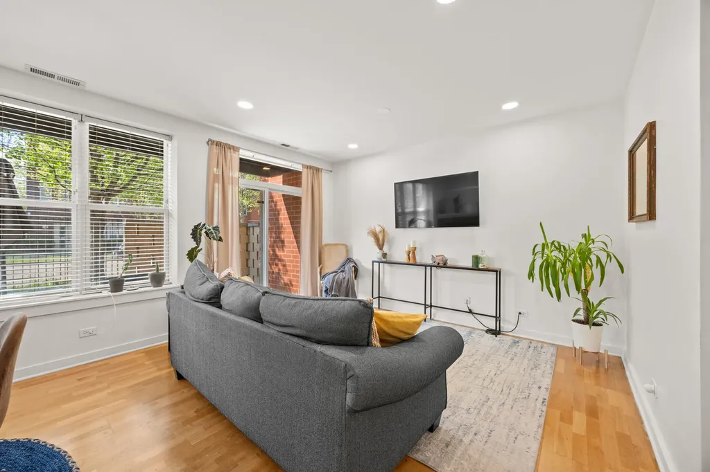 2238 West Maypole Avenue Chicago IL 60612