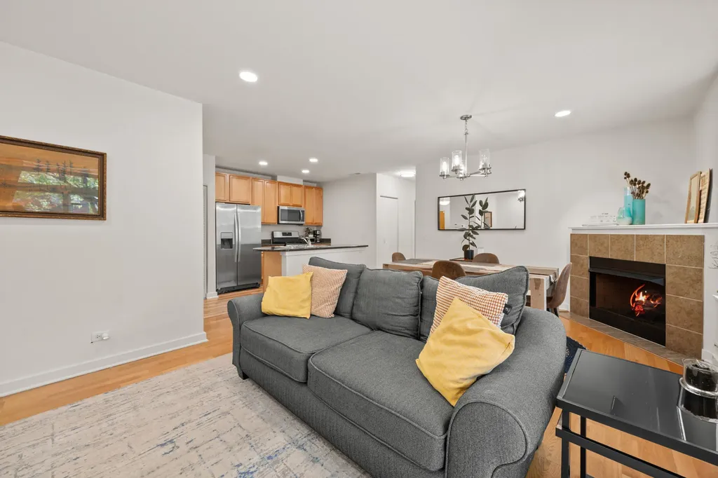 2238 West Maypole Avenue Chicago IL 60612