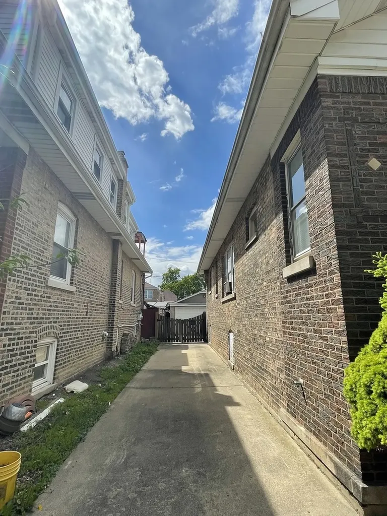 3442 North Lavergne Avenue Chicago IL 60641