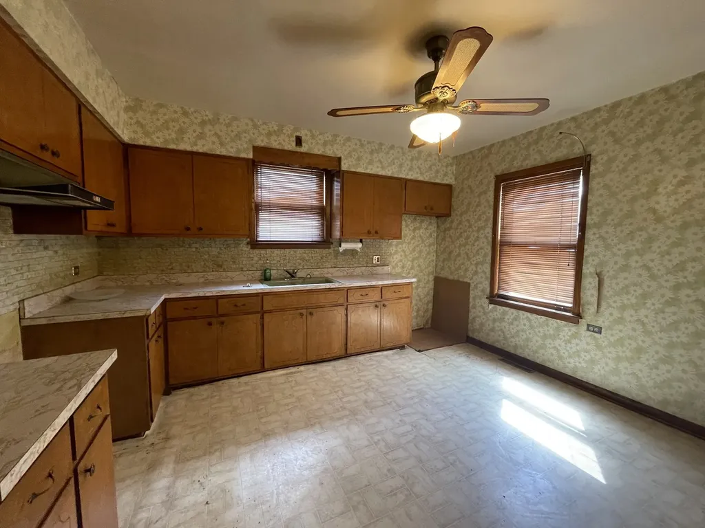 3442 North Lavergne Avenue Chicago IL 60641