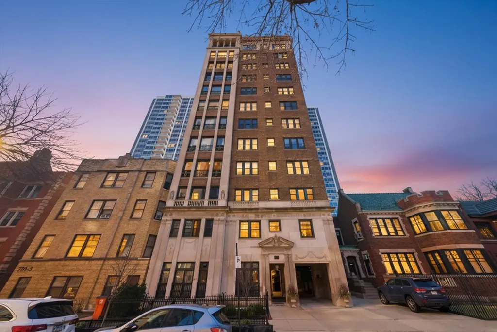 707 West Junior Terrace Chicago IL 60613