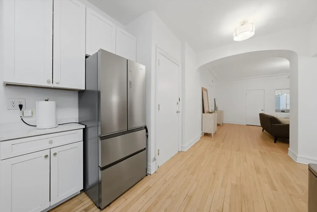 707 West Junior Terrace Chicago IL 60613