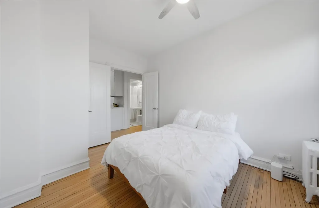 707 West Junior Terrace Chicago IL 60613