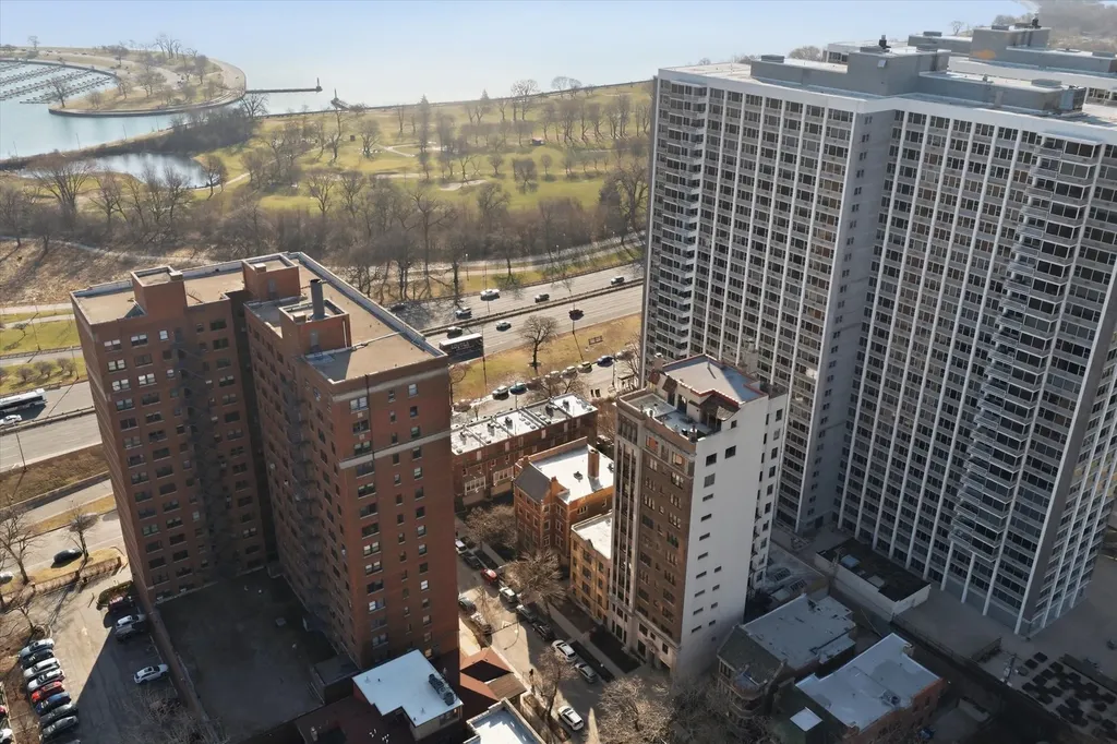 707 West Junior Terrace Chicago IL 60613