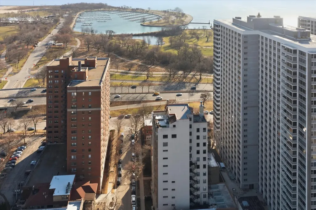 707 West Junior Terrace Chicago IL 60613